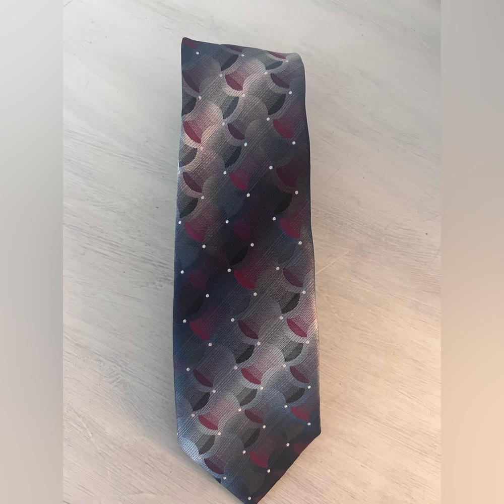 Van Heusen Tie Black/Gray/Burgundy NWOT‎